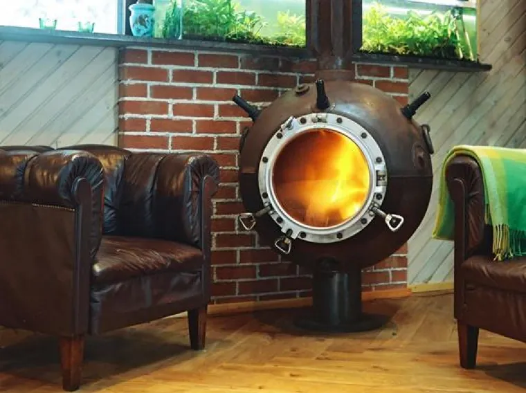 Kamin napravljen od stare podvodne mine.
