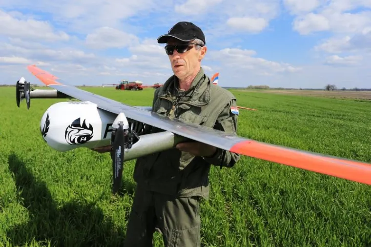 HI-TECH POLJOPRIVREDA:Dronovi upravljaju satelitski navođenim traktorima, određuju količinu gnojiva...