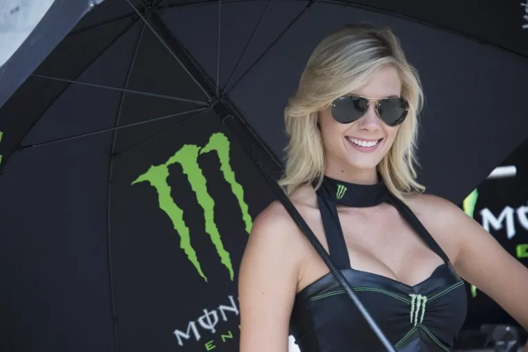 VRUĆE, JAKO VRUĆE: Kad su one uz stazu, onda i glavne zvijezde MotoGP-a padaju u drugi plan