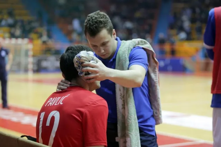 NAVIJAČKO DIVLJANJE NA UTAKMICI FUTSALA: Ovako su izgledali neredi u 'dvojci' Doma sportova