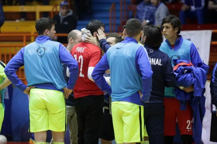 NAVIJAČKO DIVLJANJE NA UTAKMICI FUTSALA: Ovako su izgledali neredi u 'dvojci' Doma sportova