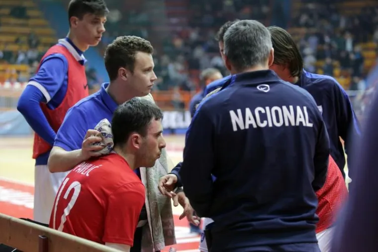 NAVIJAČKO DIVLJANJE NA UTAKMICI FUTSALA: Ovako su izgledali neredi u 'dvojci' Doma sportova