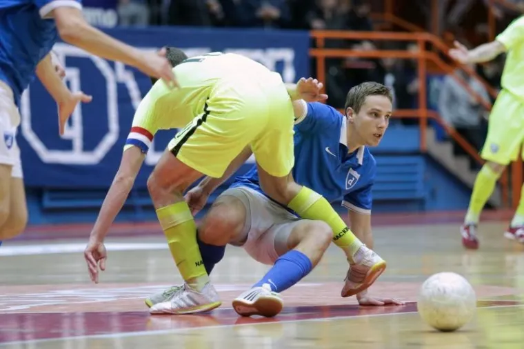 NAVIJAČKO DIVLJANJE NA UTAKMICI FUTSALA: Ovako su izgledali neredi u 'dvojci' Doma sportova