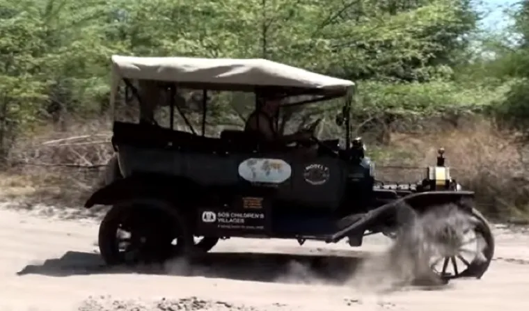 Stogodišnji Ford na putu oko svijeta