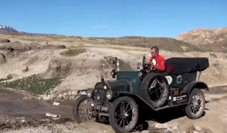 Stogodišnji Ford na putu oko svijeta