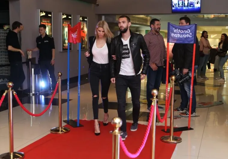 SEKSIPIL NA CRVENOM TEPIHU: Svi su gledali u Rozginu haljinu, a i Mirta &Scaron;urjak izgledala je sjajno