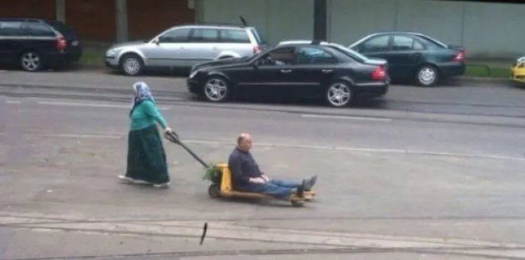 ŽENE RADE, A MUŠKARCI SAMO BLEJE: Prizori od kojih će nekima pasti mrak na oči