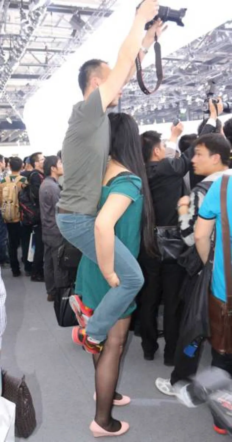 ŽENE RADE, A MU&Scaron;KARCI SAMO BLEJE: Prizori od kojih će nekima pasti mrak na oči