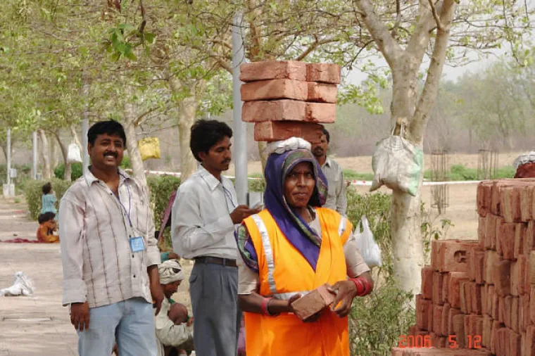 ŽENE RADE, A MU&Scaron;KARCI SAMO BLEJE: Prizori od kojih će nekima pasti mrak na oči