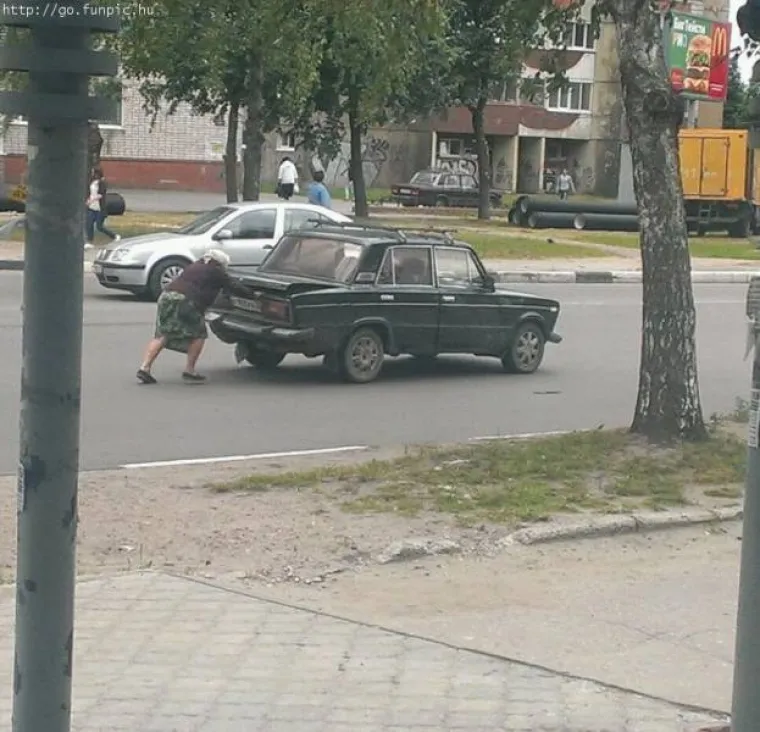 ŽENE RADE, A MU&Scaron;KARCI SAMO BLEJE: Prizori od kojih će nekima pasti mrak na oči