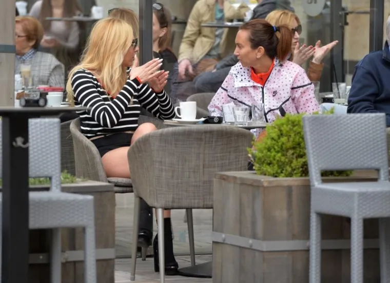 UGODNA KAVICA NA ZAGREBAČKOJ ŠPICI: Čemu su se to smijale Borna Rajić i Iva Majoli?