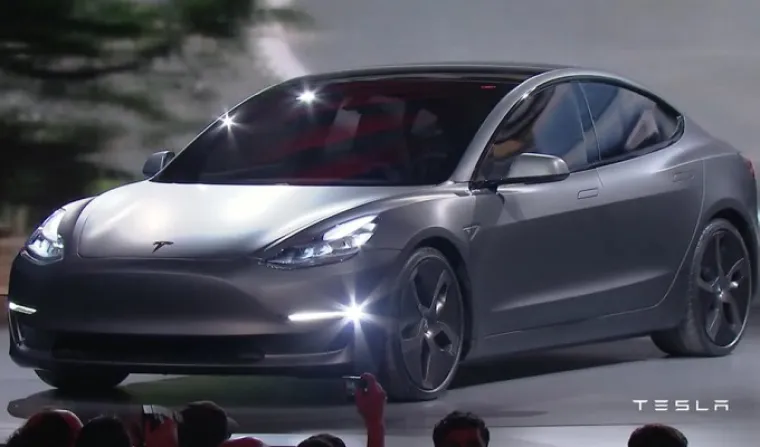 Predstavljen Teslin Model 3