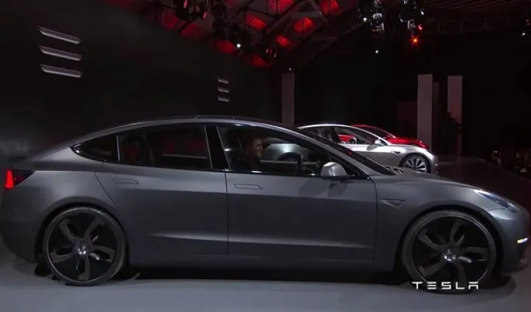 Predstavljen Teslin Model 3