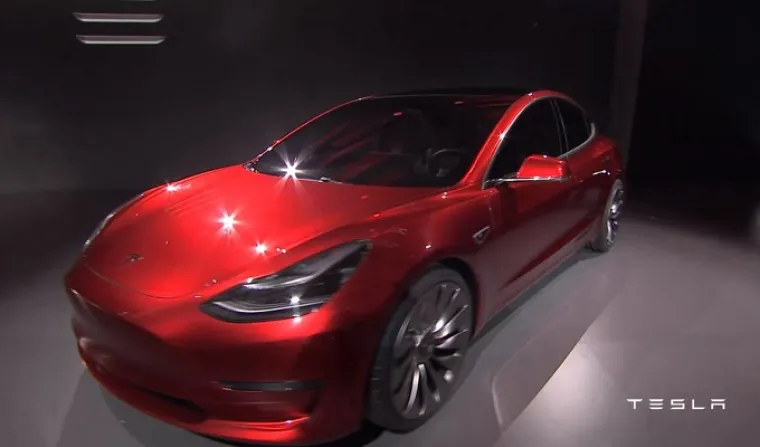 Predstavljen Teslin Model 3