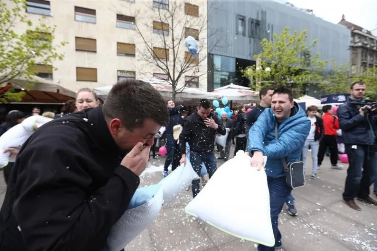 MASOVNA TUČNJAVA U CENTRU ZAGREBA: U obračunu jastucima sudjelovale i dvije poznate sestre