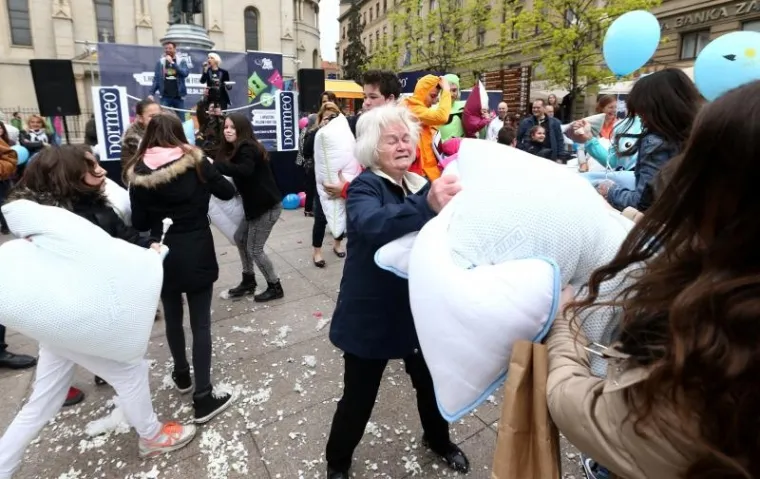 MASOVNA TUČNJAVA U CENTRU ZAGREBA: U obračunu jastucima sudjelovale i dvije poznate sestre