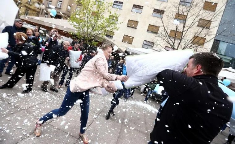 MASOVNA TUČNJAVA U CENTRU ZAGREBA: U obračunu jastucima sudjelovale i dvije poznate sestre