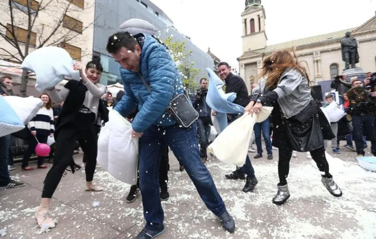 MASOVNA TUČNJAVA U CENTRU ZAGREBA: U obračunu jastucima sudjelovale i dvije poznate sestre