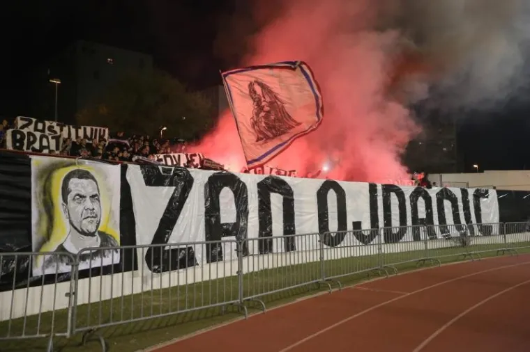 OPROŠTAJ OD LEGENDE: Torcida i igrači oprostili se od Žana Ojdanića