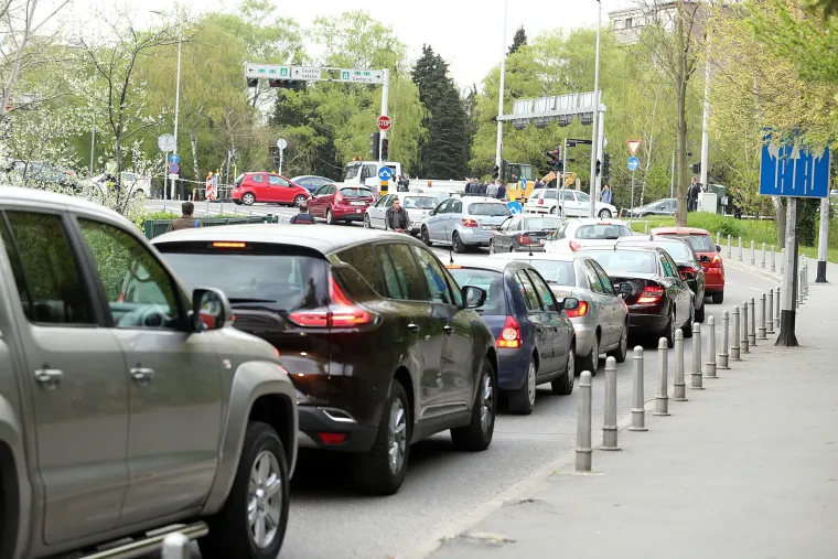 Rupa na Slavonskoj aveniji