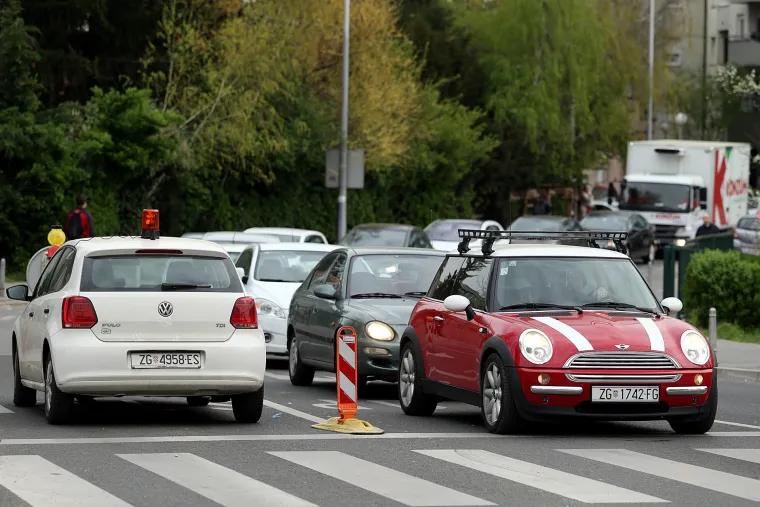 Rupa na Slavonskoj aveniji