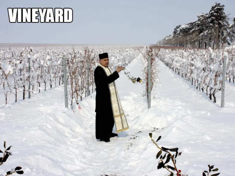 U IME OCA... Neki popovi stvarno nemaju kriterije, blagoslovit će doslovno sve što se nađe pred njima