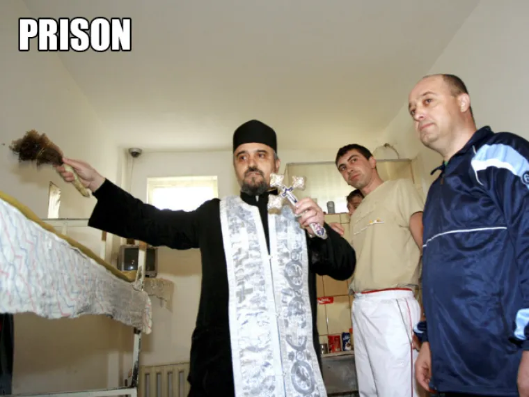 U IME OCA... Neki popovi stvarno nemaju kriterije, blagoslovit će doslovno sve što se nađe pred njima