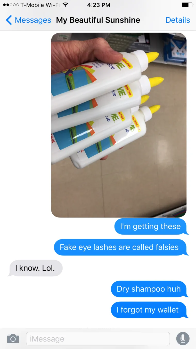 Niti ljepilo nije predstavljalo problem, kao niti šampon za suhu kosu. Jedini problem je na kraju bio što je dečko - zaboravio novčanik.