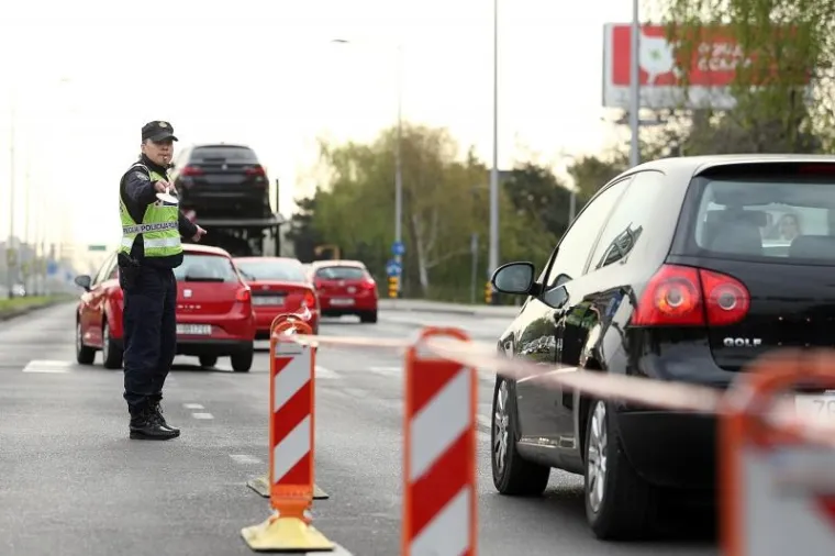 Na križanju Slavonske avenije i Marohnićeve ulice u ponedjeljak navečer se uru&scaron;io asfalt, a zbog čega su jutros nastale velike gužve u prometu.