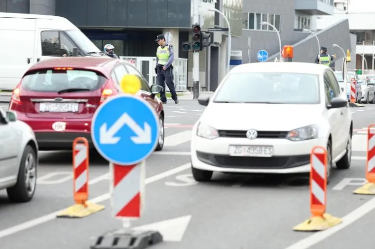 Velike gužve u prometu zbog rupetine na Slavonskoj aveniji