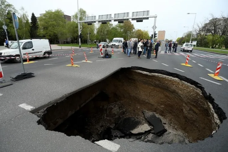 Velike gužve u prometu zbog rupetine na Slavonskoj aveniji