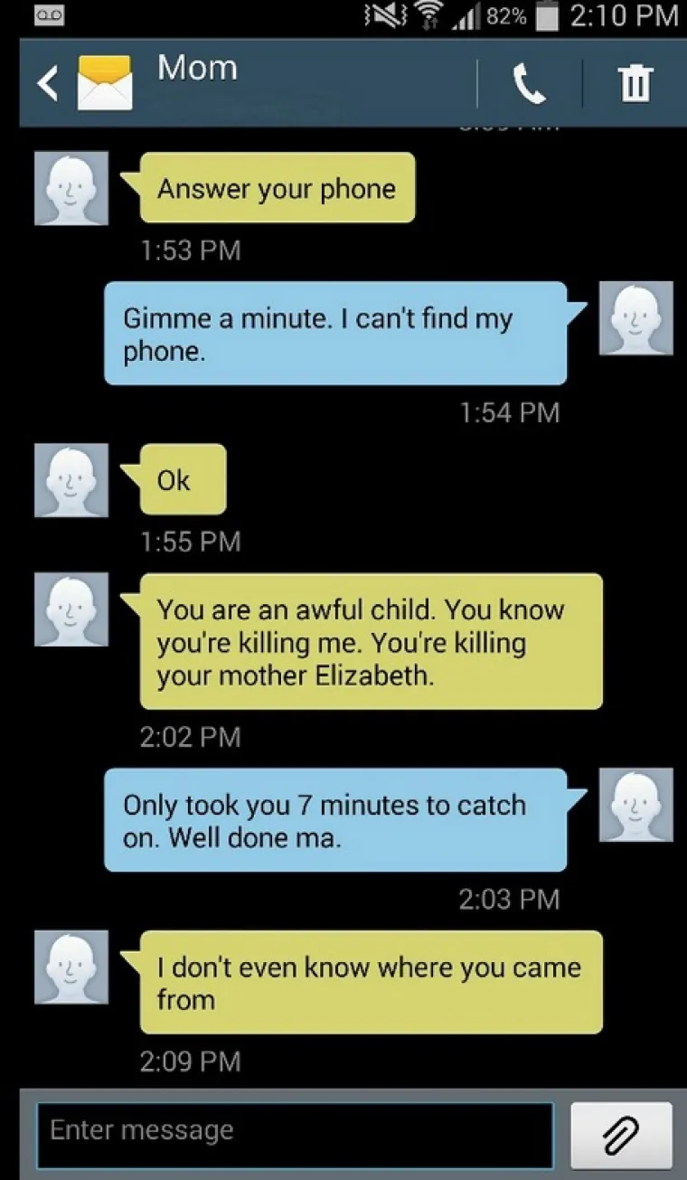 Mama je traži da se javi na telefon, Liz odgovara da ga ne može naći. Mami je trebalo čak 7 minuta da shvati da ju je vlastita kći namagarčila.