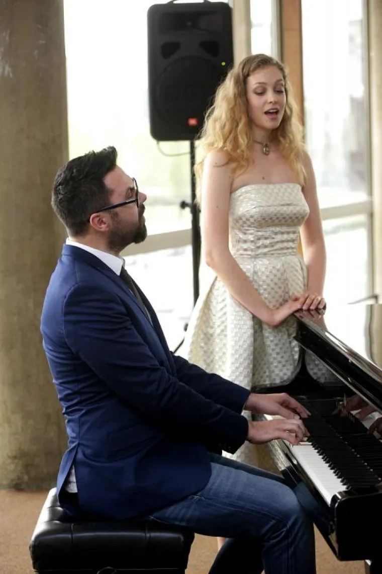 U pjesmi i spotu pojavljuje se i Hana Huljić.