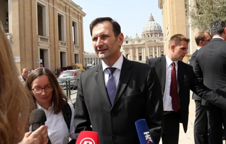 Nakon susreta s papom Franjom, &scaron;ef diplomacije Miro Kovač dao je izjavu novinarima