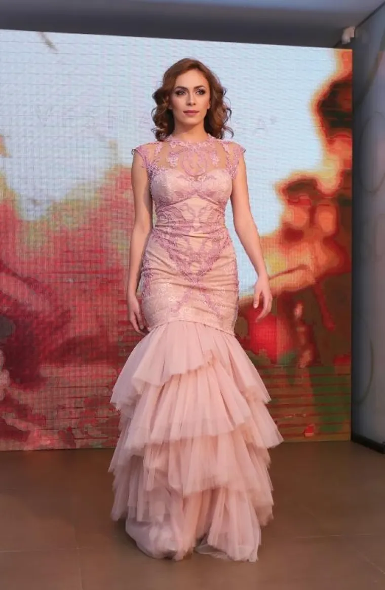 LIDIJA BAČIĆ POKAZALA OBLINE U PRIPIJENOJ HALJINI: Pogledajte poznate dame u vjenčanicama