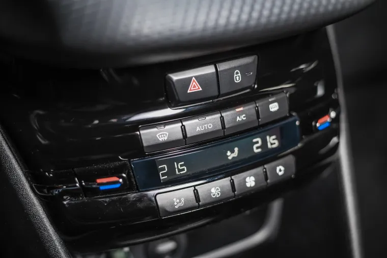 MOĆNI LJEPOTAN: Peugeot 2008 - mali&scaron;an koji juri k'o veliki kad zatreba