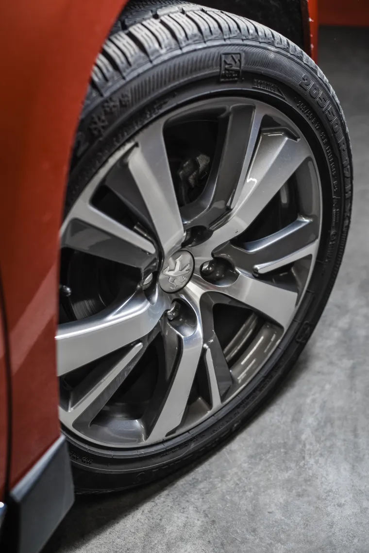 MOĆNI LJEPOTAN: Peugeot 2008 - mali&scaron;an koji juri k'o veliki kad zatreba