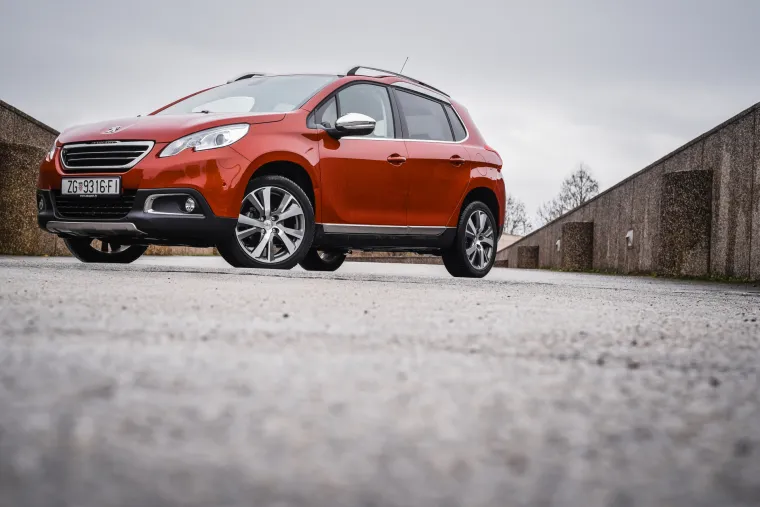 MOĆNI LJEPOTAN: Peugeot 2008 - mali&scaron;an koji juri k'o veliki kad zatreba