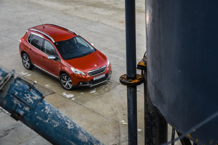 MOĆNI LJEPOTAN: Peugeot 2008 - mali&scaron;an koji juri k'o veliki kad zatreba