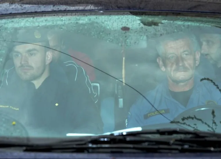 Istraga je pokrenuta protiv 17 osoba, a privedeno ih je 15 jer su dvojica - Antonio i Pejo Ivić - jo&scaron; u bijegu.