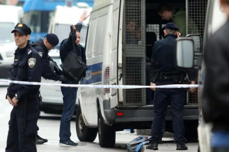 Navijači Crvene zvezde razbježali su se kod Ciboninog tornja.