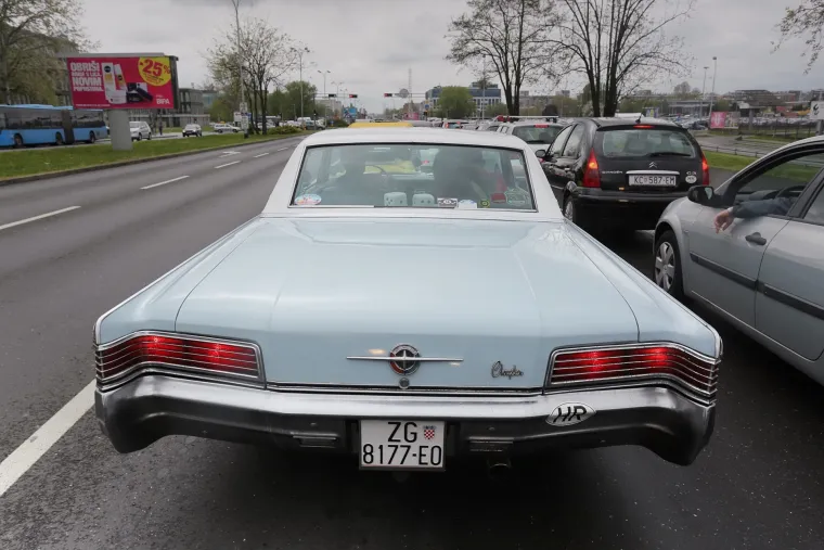 Svečani defile oldtimera na Mostu slobode