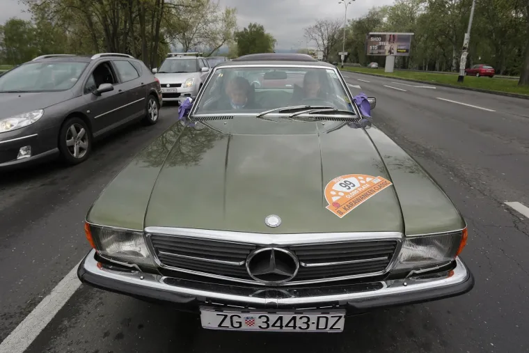 Svečani defile oldtimera na Mostu slobode