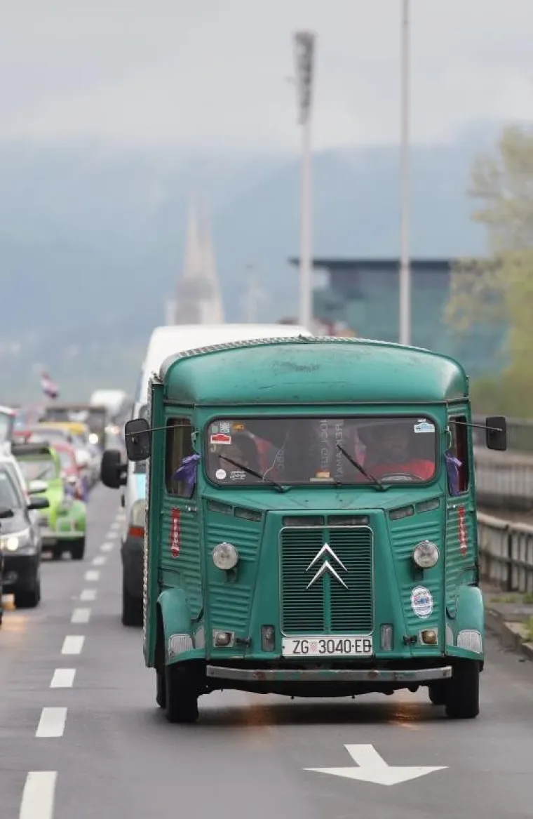 STARI LJEPOTANI: Defile oldtimera po zagrebačkim ulicama