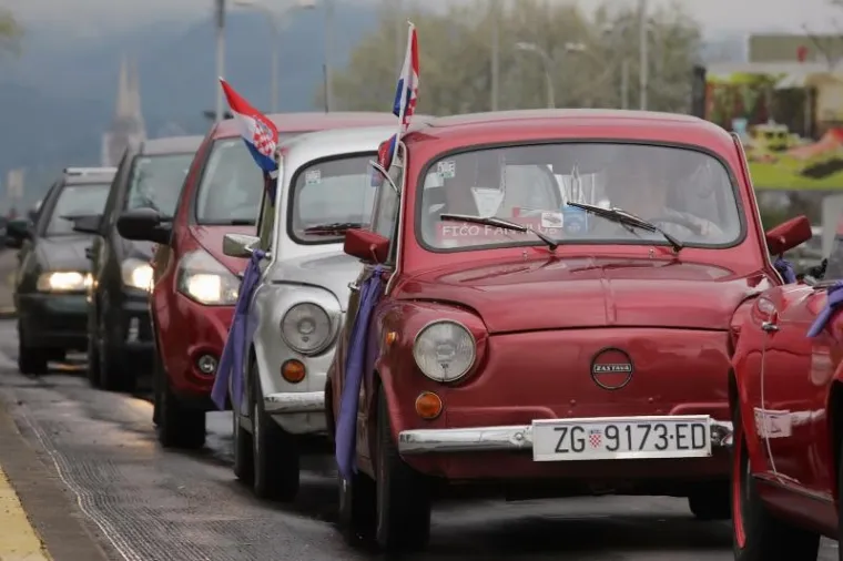STARI LJEPOTANI: Defile oldtimera po zagrebačkim ulicama