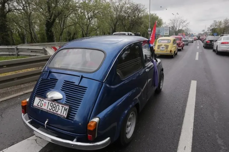 STARI LJEPOTANI: Defile oldtimera po zagrebačkim ulicama