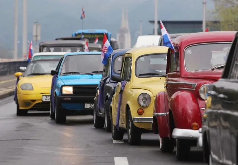 STARI LJEPOTANI: Defile oldtimera po zagrebačkim ulicama