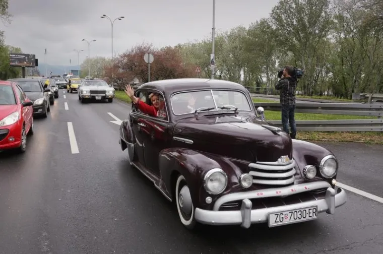 STARI LJEPOTANI: Defile oldtimera po zagrebačkim ulicama