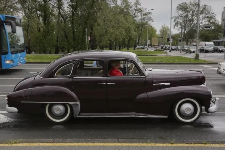 STARI LJEPOTANI: Defile oldtimera po zagrebačkim ulicama