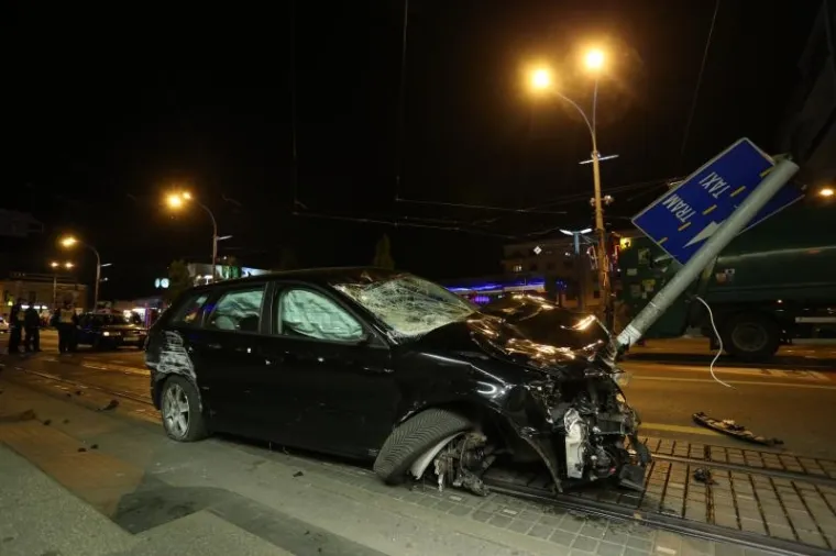 Vozač Audija usmrtio ženu i teško ozljedio dvoje pješaka